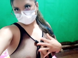 ella siempre fue asi!! hijastra se pone lenceria sexy y se la envia a su padrastro para seducirlo y calentarlo